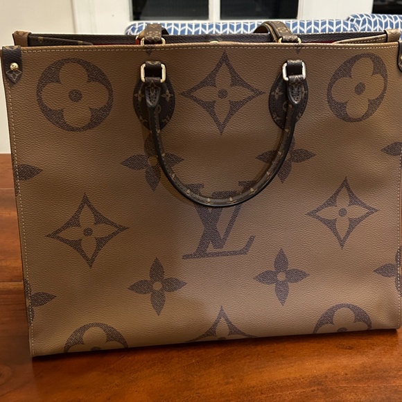 Louis Vuitton Onthego GM Tote Bag - Picture 2 of 9